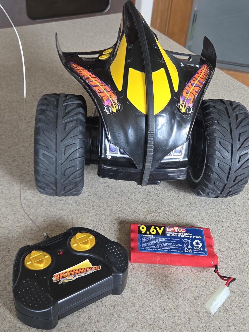 Vintage 1997 XRC Skydriver RC Car, battery & Remote Kenner Hasbro stunt jump car